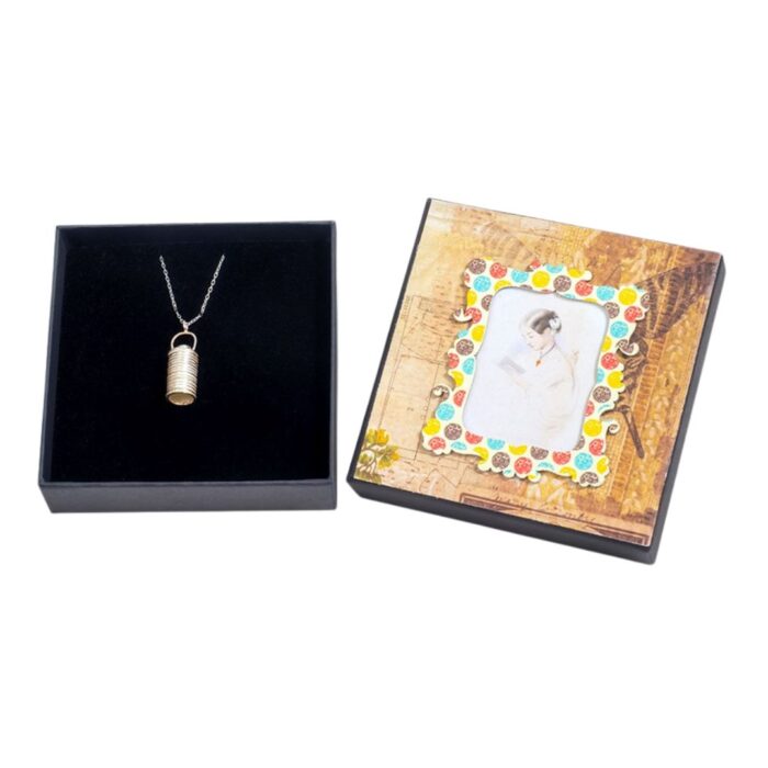 Fanoos Lamp Necklace